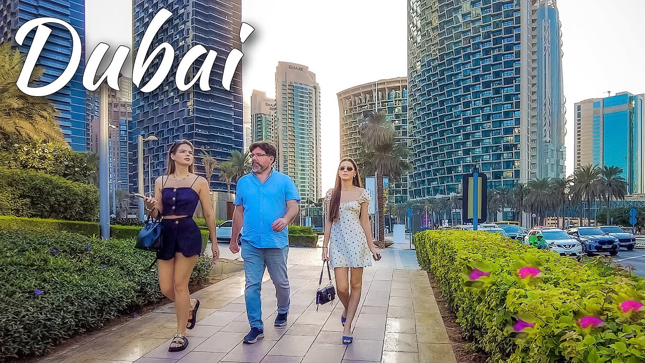 Walking tour of Dubai. Feel the charm of the city center. 🇦🇪