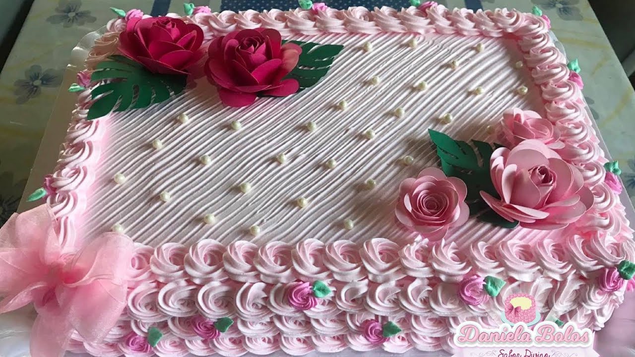 BOLO DELICADO COM TOPPER