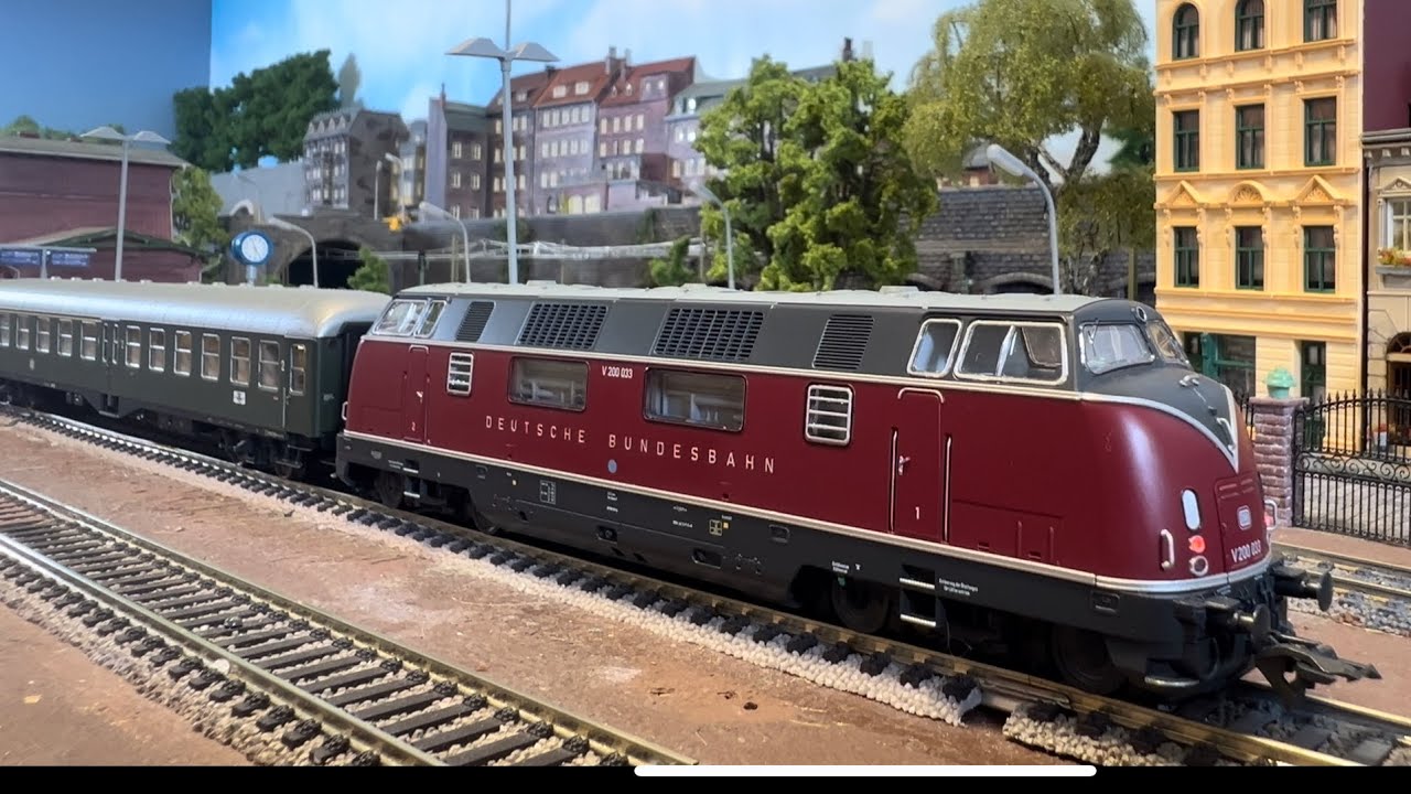 Modellbahn H0/ Mitteleinstiegswagen mit Hasenkasten & V200
