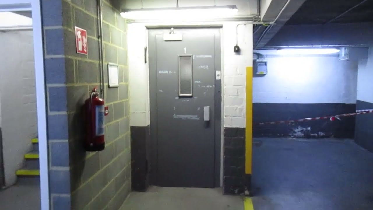 Lüttich / Liège, Parkhaus L'Anneau d'Or