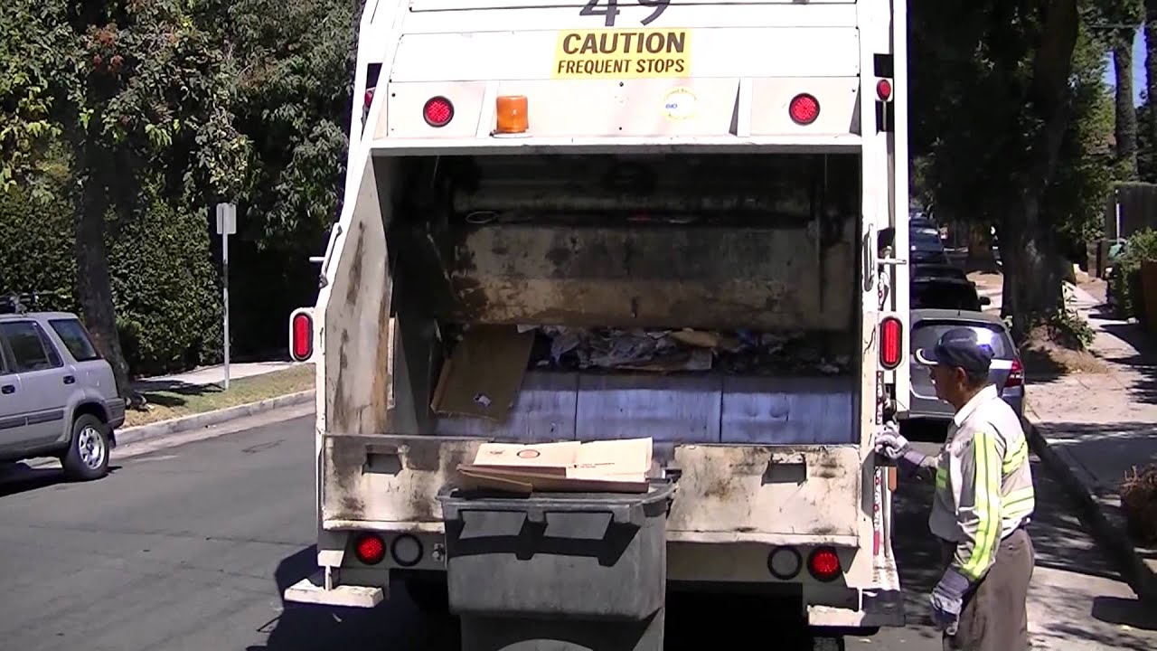 MarBorg Ind. Peterbilt 310 Heil Formula 5000 Rear Loaders