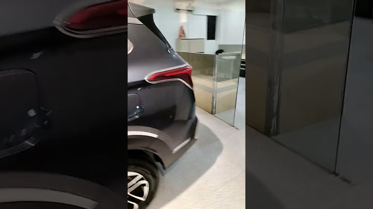 Kia Carens Prestige Plus IMT Gravity Grey .