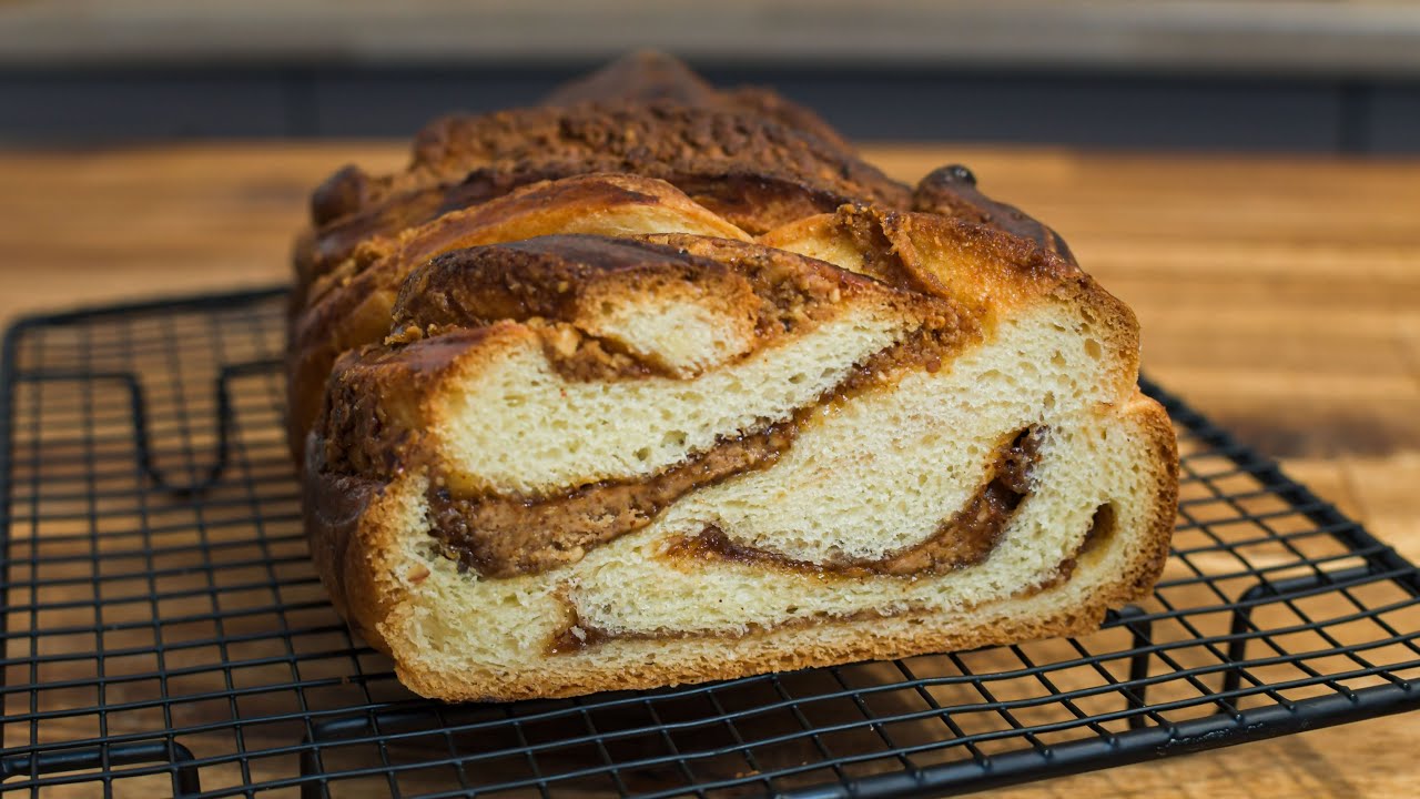 Brioche tressée praliné noisettes façon babka.