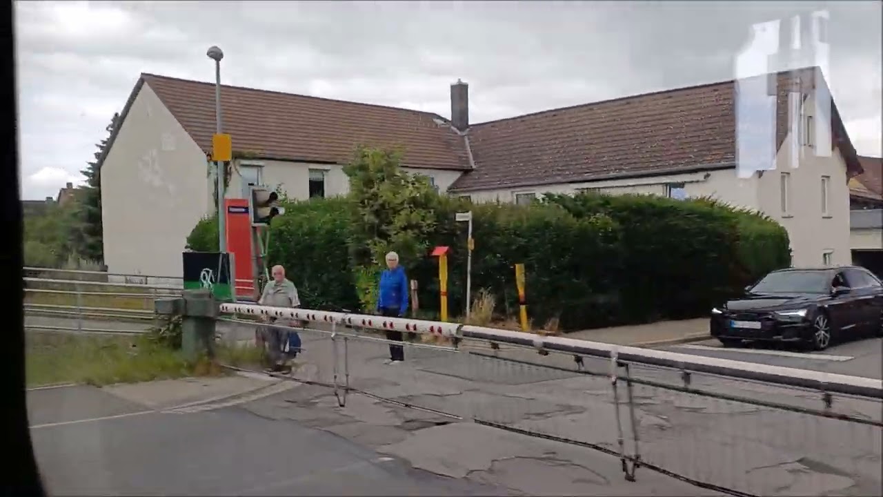 Fahrt mit der S - Bahnlinie 3 nach Harsum mit Warnsignal für den kommenden Zug nach Hildesheim