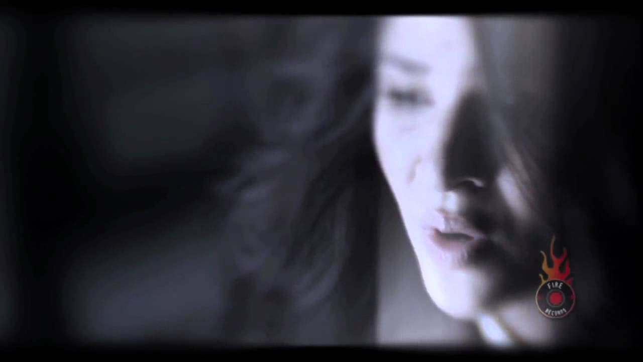 Ayesha Omar - Khamoshi (Official Video)