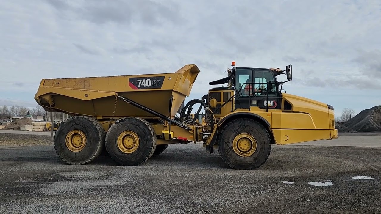 2020/2021 Caterpillar model 740 GC going through its paces 