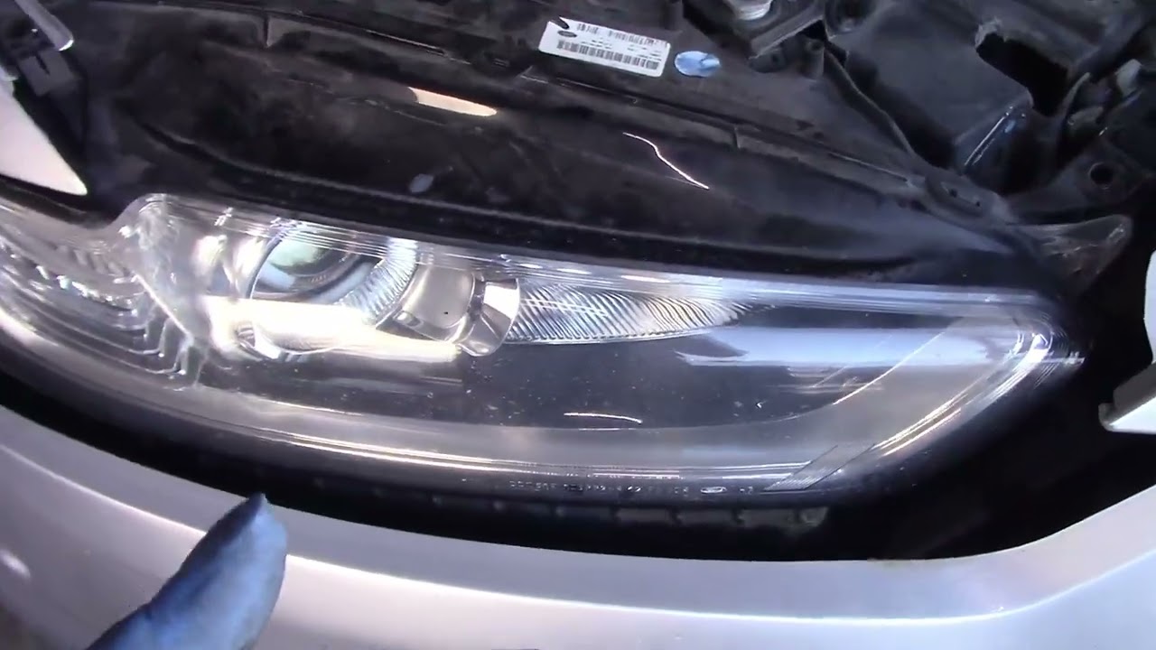 Замена ламп в фарах Ford Fusion