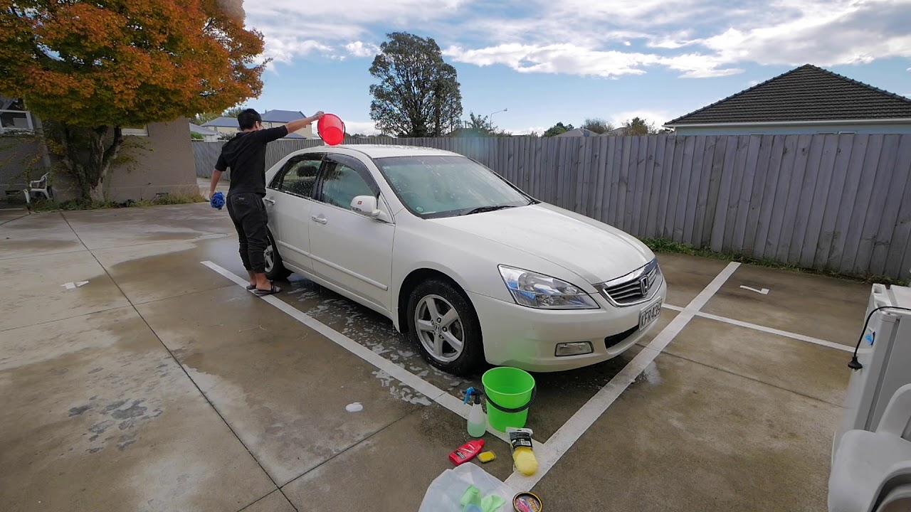 如何抛光，上蜡 — 彻底清洗车的外部