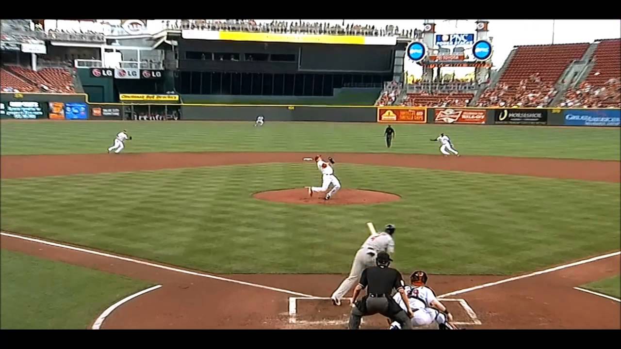 Homer Bailey catches comebacker, shows off cat-like reflexes