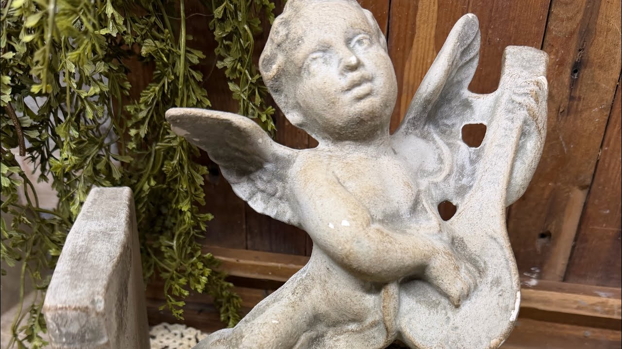 Fb live : building texture and layered paint - French country vibes vintage book end 