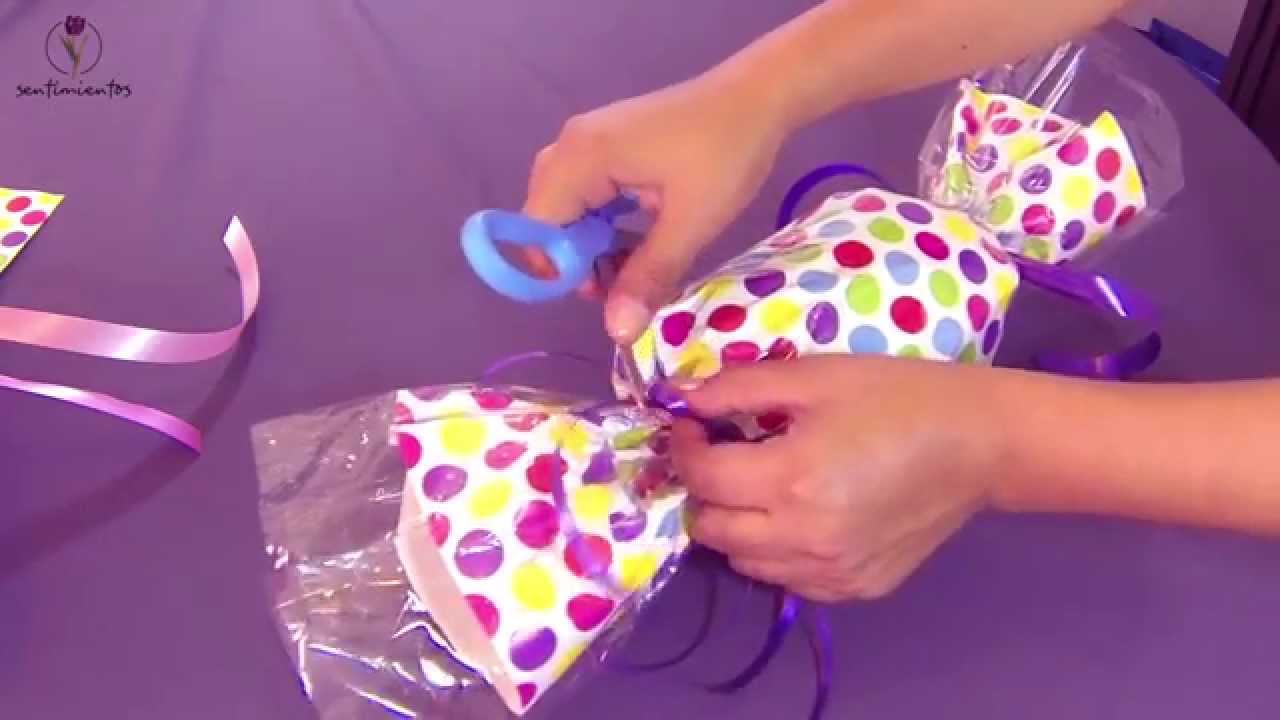 Cómo envolver un regalo tipo dulce