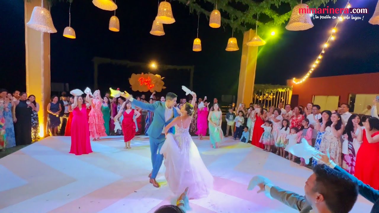 😍👰Esposos bailan marinera en su boda 💕🤵‍♂
