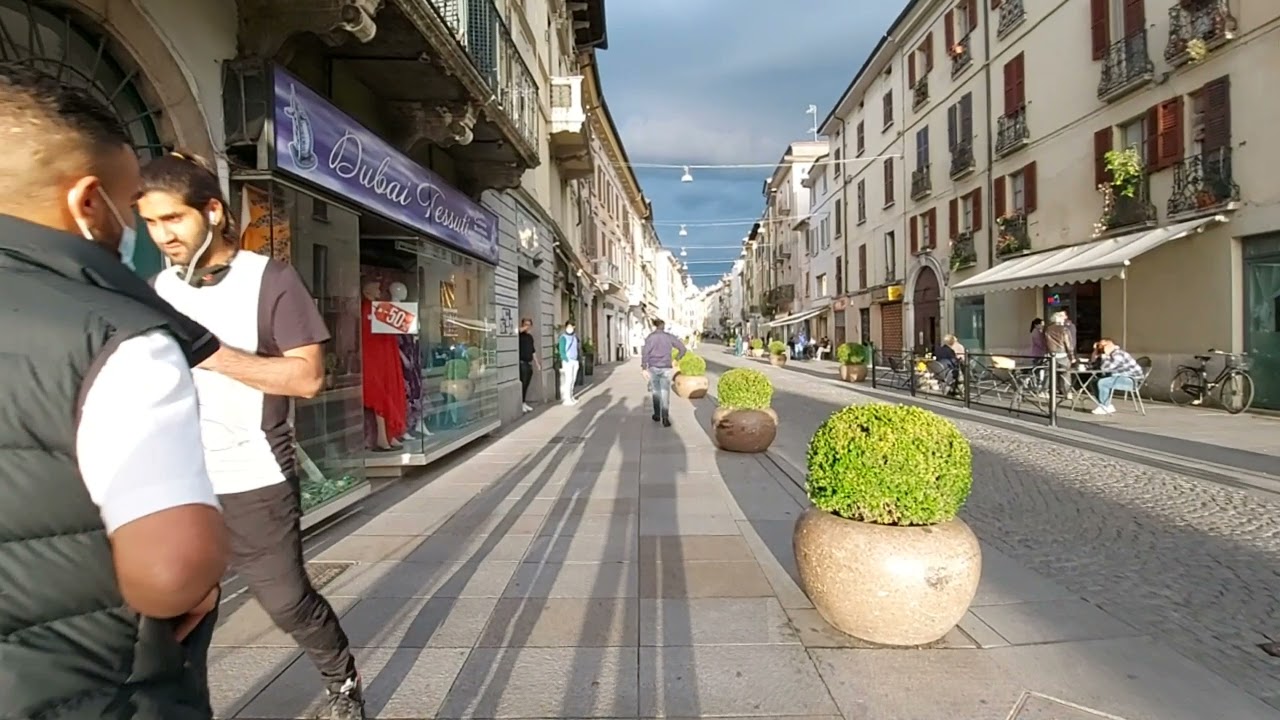 Shiny afternoon at Via Garibaldi