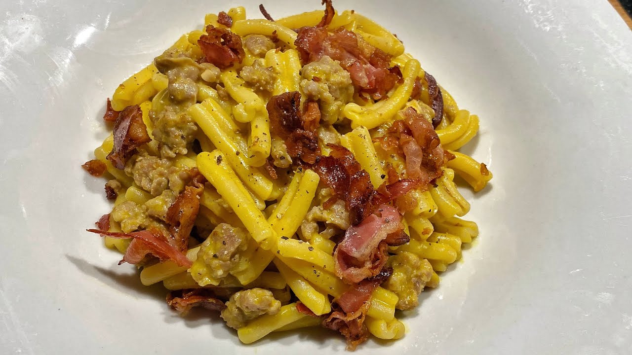 Pasta con crema di zucca, salsiccia e bacon croccante! RICETTA
