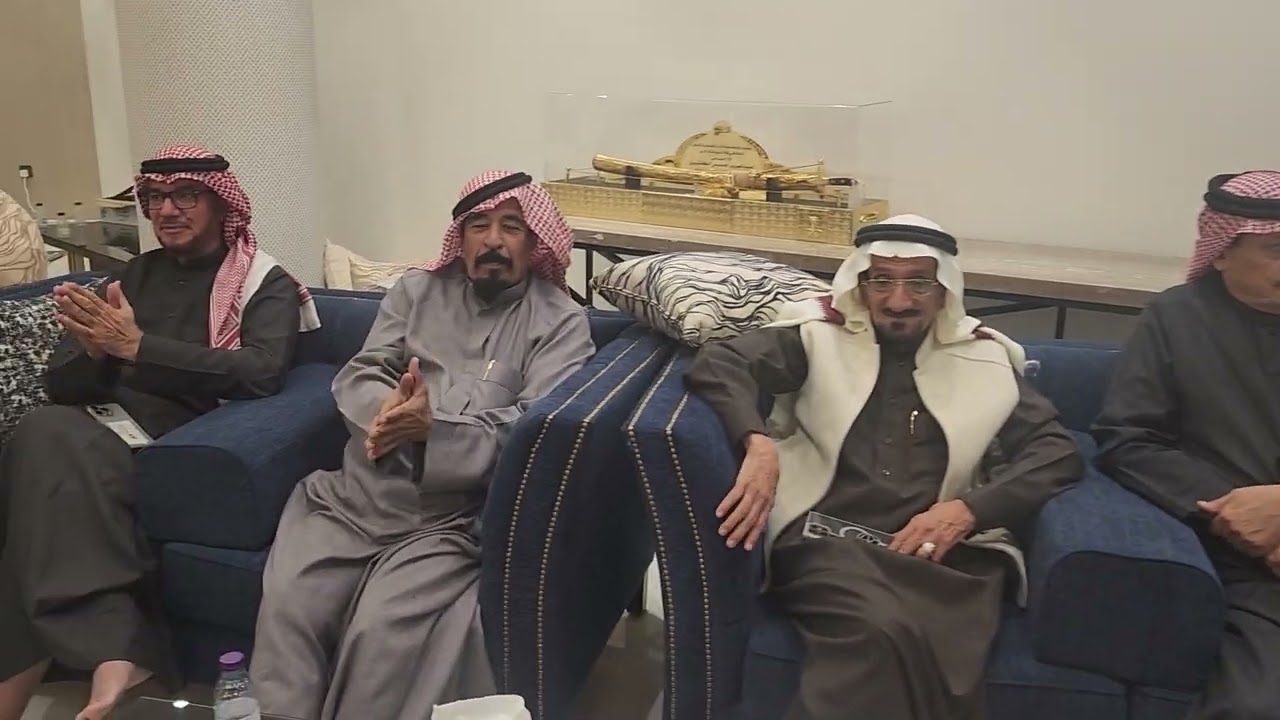 الفنان عبدالله باسنبل حبايب كنهم جاروا علينا من جلسة الرياض بمنزل خميس بن عبدالعزيز الكثيري🦜💚❤