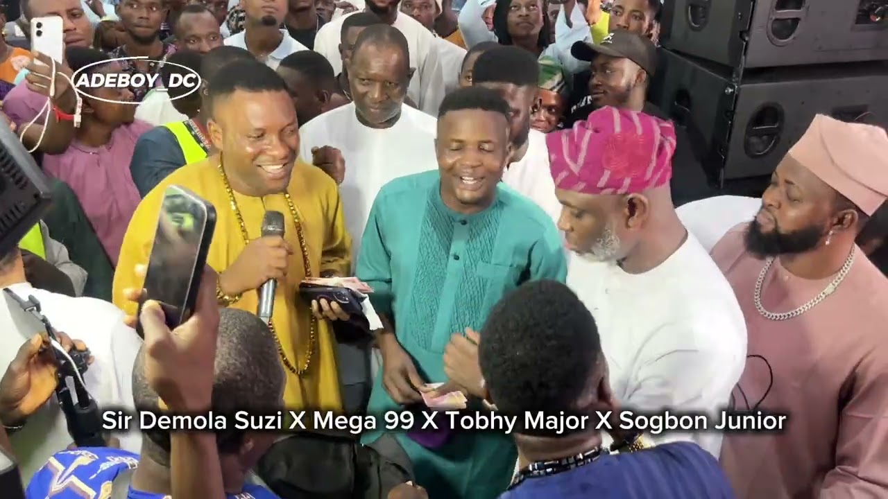Sir Demola Suzi X Mega 99 on stage. With Tobhy Major X Sogbon Junior Live at Bosoro 30th anniversary