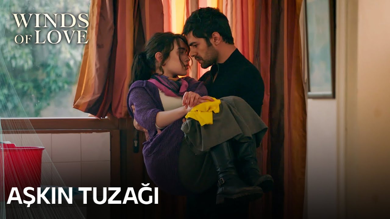 Zeynep, kendini Halil'in kollarında buldu❤️‍🔥 | Rüzgarlı Tepe 17. Bölüm