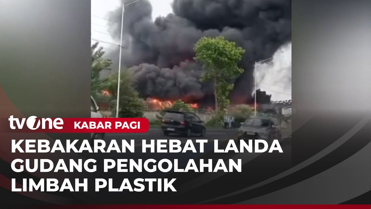 Kobaran Api Melahap Gedung Pengolahan Limbah Plastik di Bandung | Kabar Pagi
