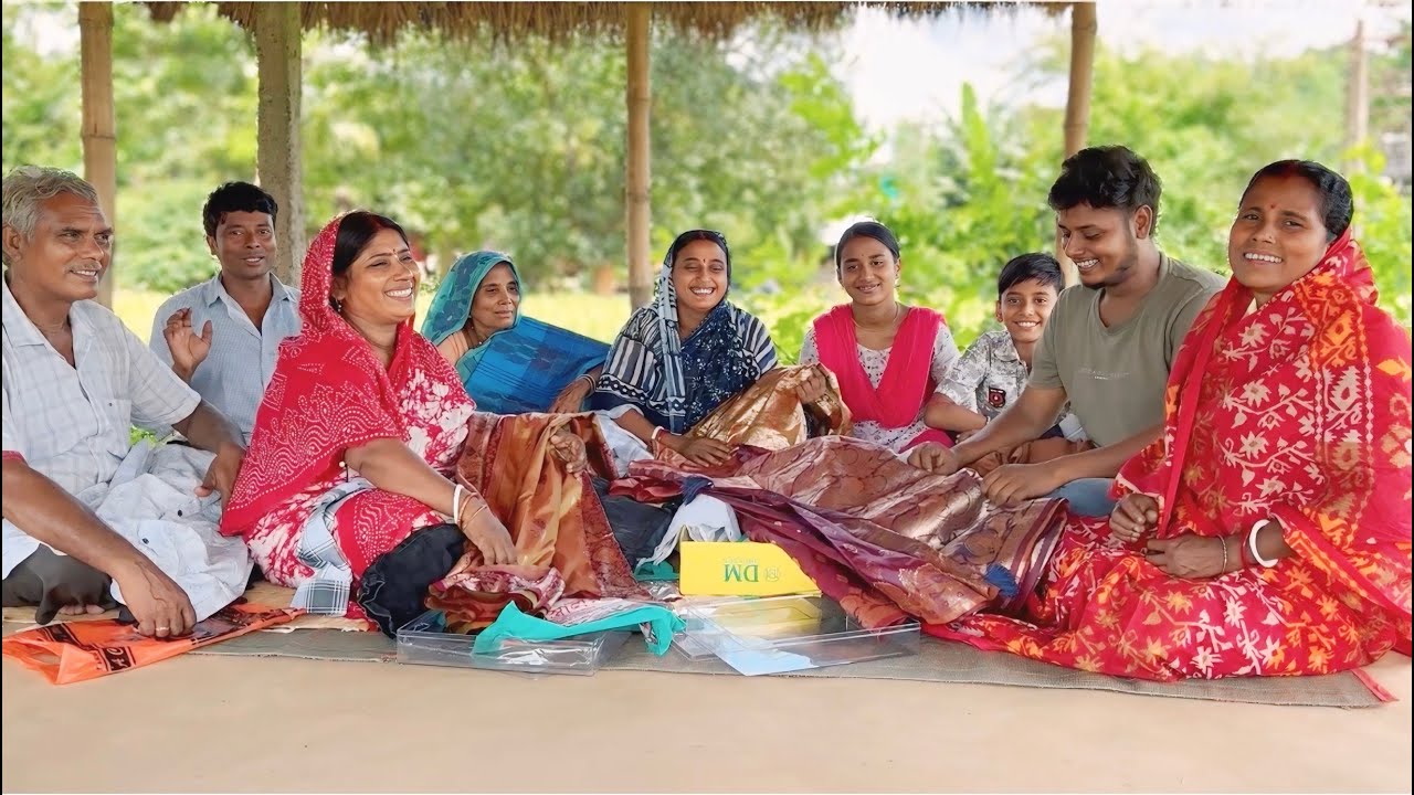 নতুন পোশাক আর পুজোর আনন্দে হাসিমুখে বাড়ির সবাই। Durga Puja shopping..