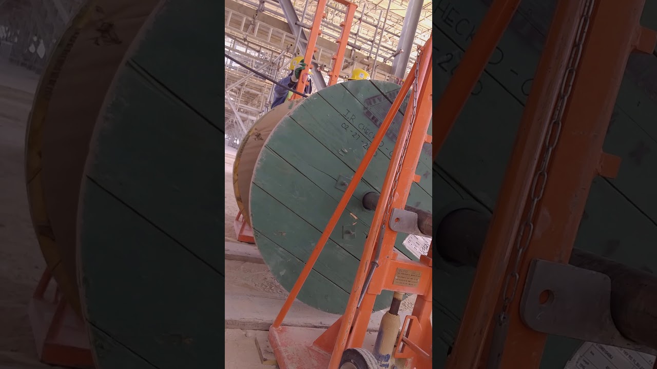 CABLE DRUM with STAND JACK LIFTERS CABLE PULLING.