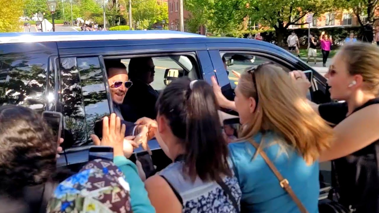 Johnny Depp Shows His Fans Love | A Bittersweet Feel Good Video ❤️&zwj;🔥