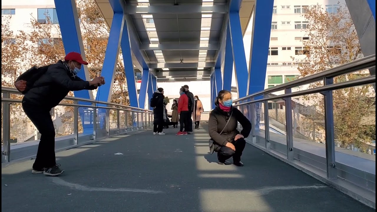 湖北武汉一座非常特殊的桥，汇聚了全国各省市疫情期间的大爱，不由让人泪目，这才是中国力量