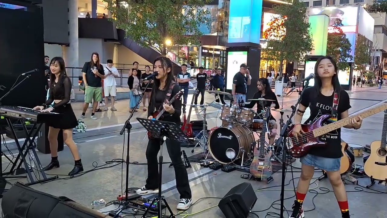 อากาศร้อนไม่สำคัญ เพราะที่นี่ร้อนกว่า Rock Bottomกับ4สาวพันธุ์ร็อค น้องเพชรPetch. & Band #pettyrock