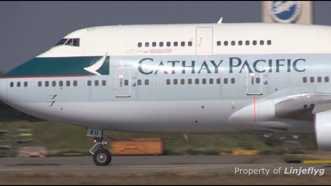 Short field take off Cathay Pacific B744 B-HKU@TPE