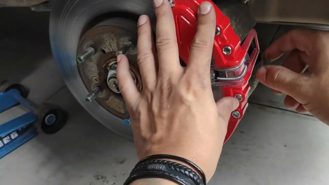 Honda HR V - Instalando capas de pin&ccedil;a de freio com garras - N&atilde;o usa silicone!