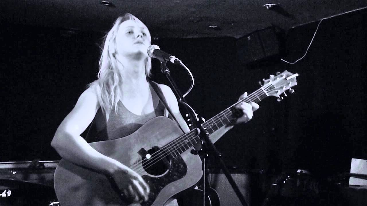 Laura Marling : Surprise live performance (new song) : Wilmington Arms 10 April 2013