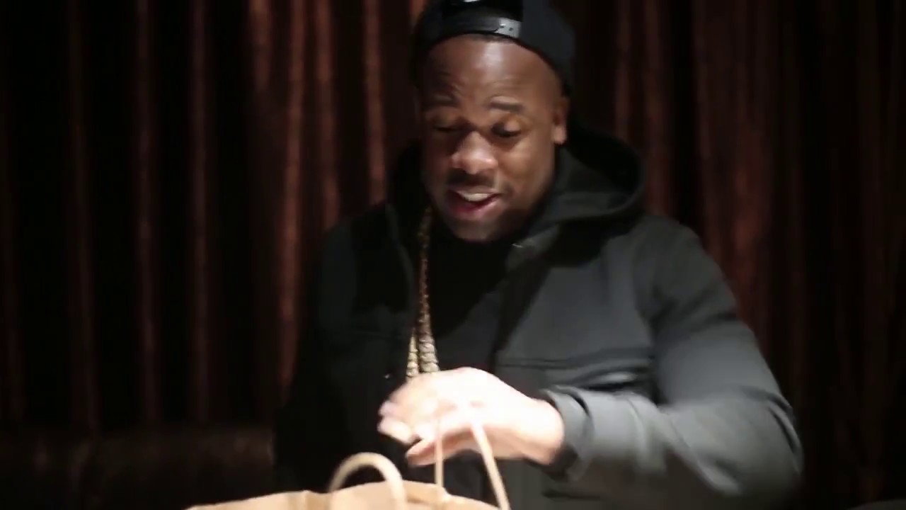 Yo Gotti Gives MoneyBagg Yo $200k In Cash For Signing To CMG!