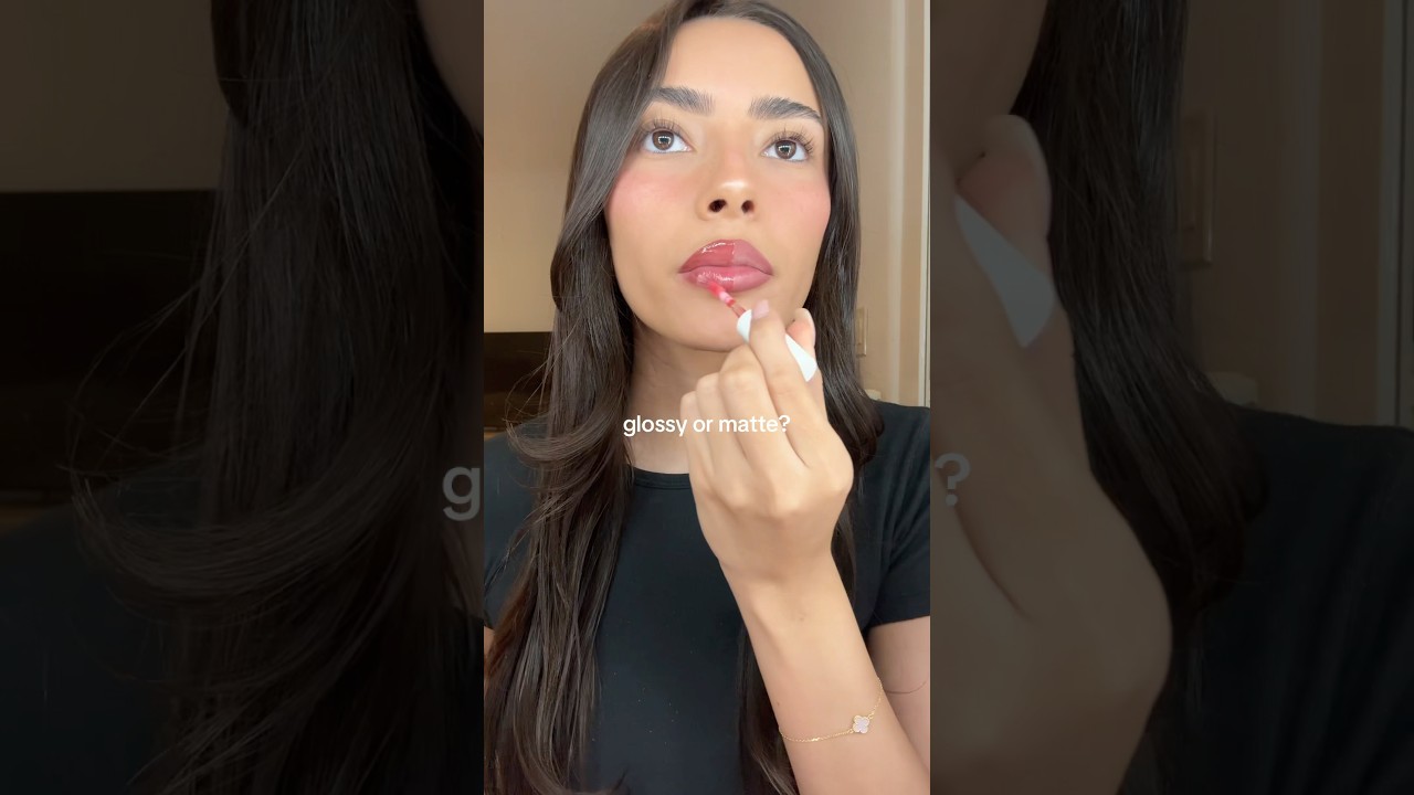Which do you prefer? Glossy or matte lip? 👄 #makeup #beauty #lipstick #lipgloss