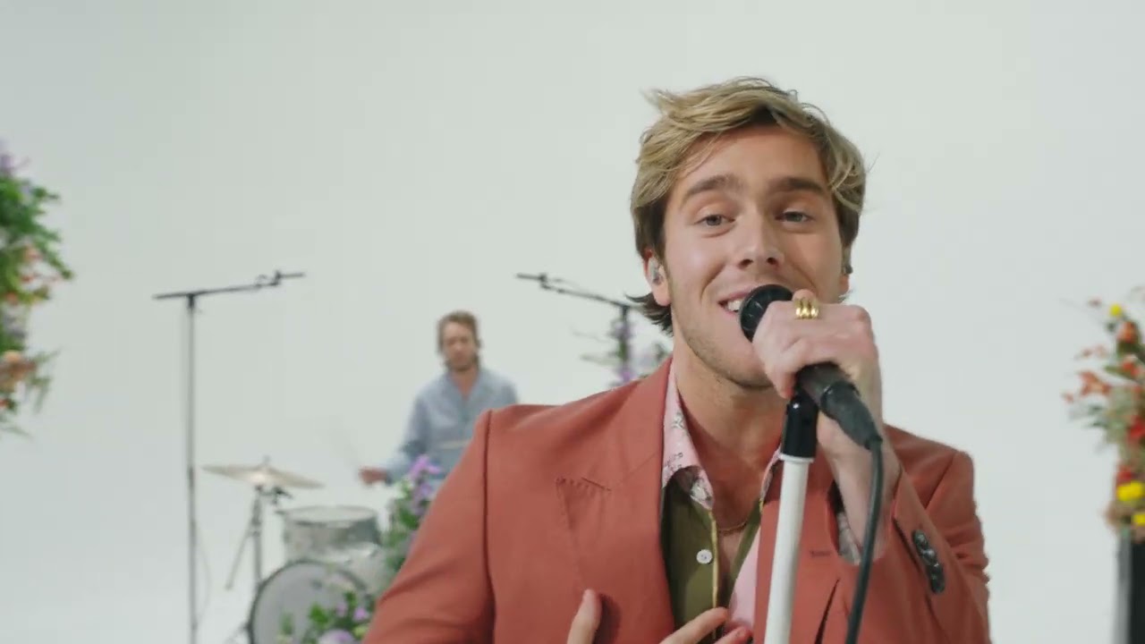 Benjamin Ingrosso - Smile (Music Video)