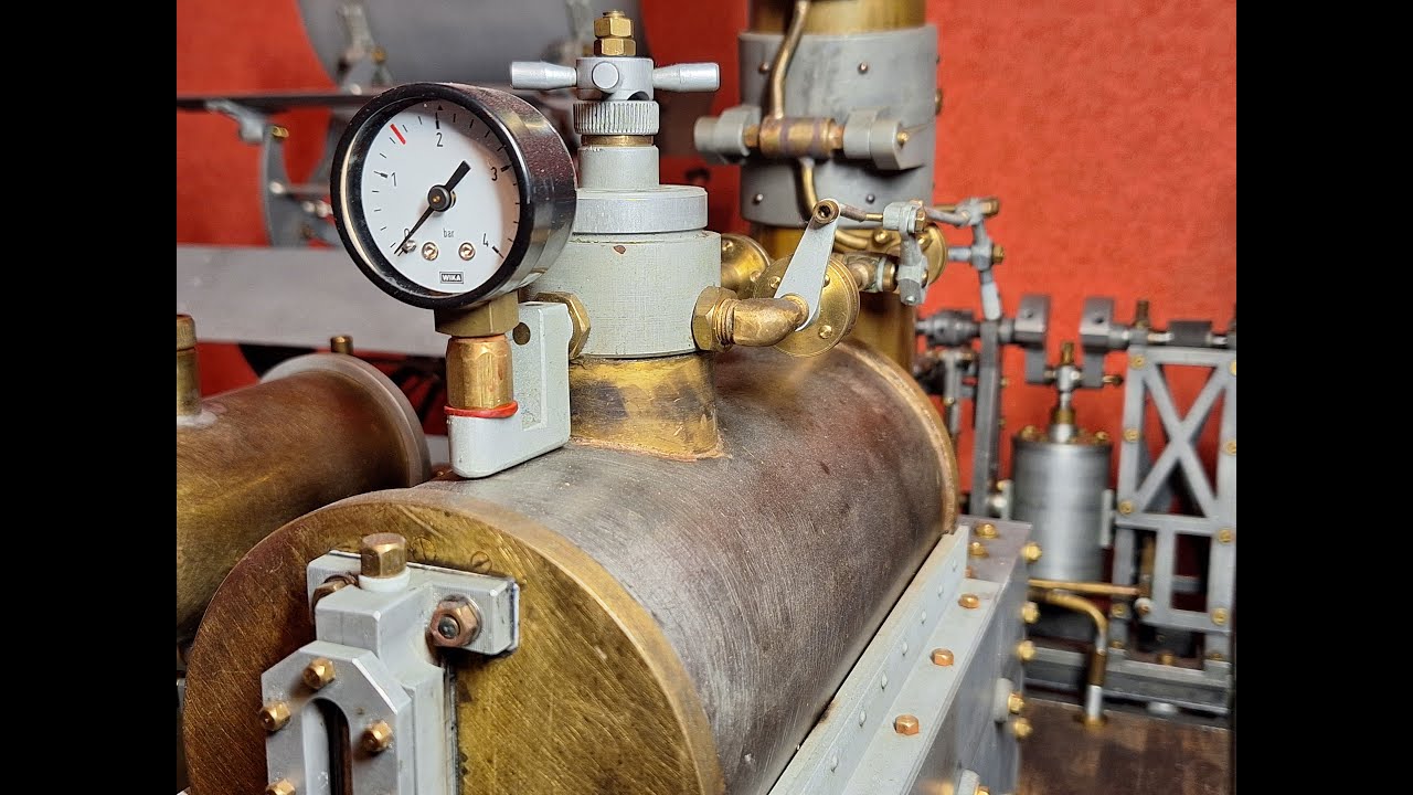 Große Dampfmaschine