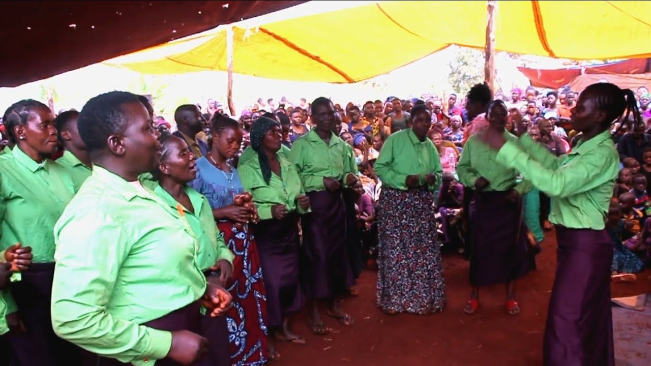 MOYO WANGU UNAENDA MBIOMBIO.KWAYA MT.LAURENTI MGOMBE. NDOA BW/FRANCISKO BI/WINIFRIDA 