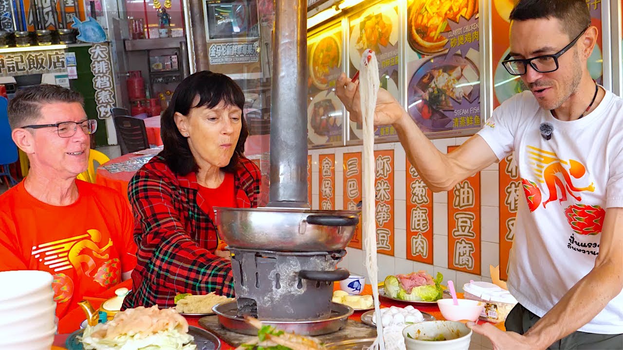 Huge Charcoal Hot Pot In The Cameron Highlands!! Malaysia's Most Delicious Mountain Food