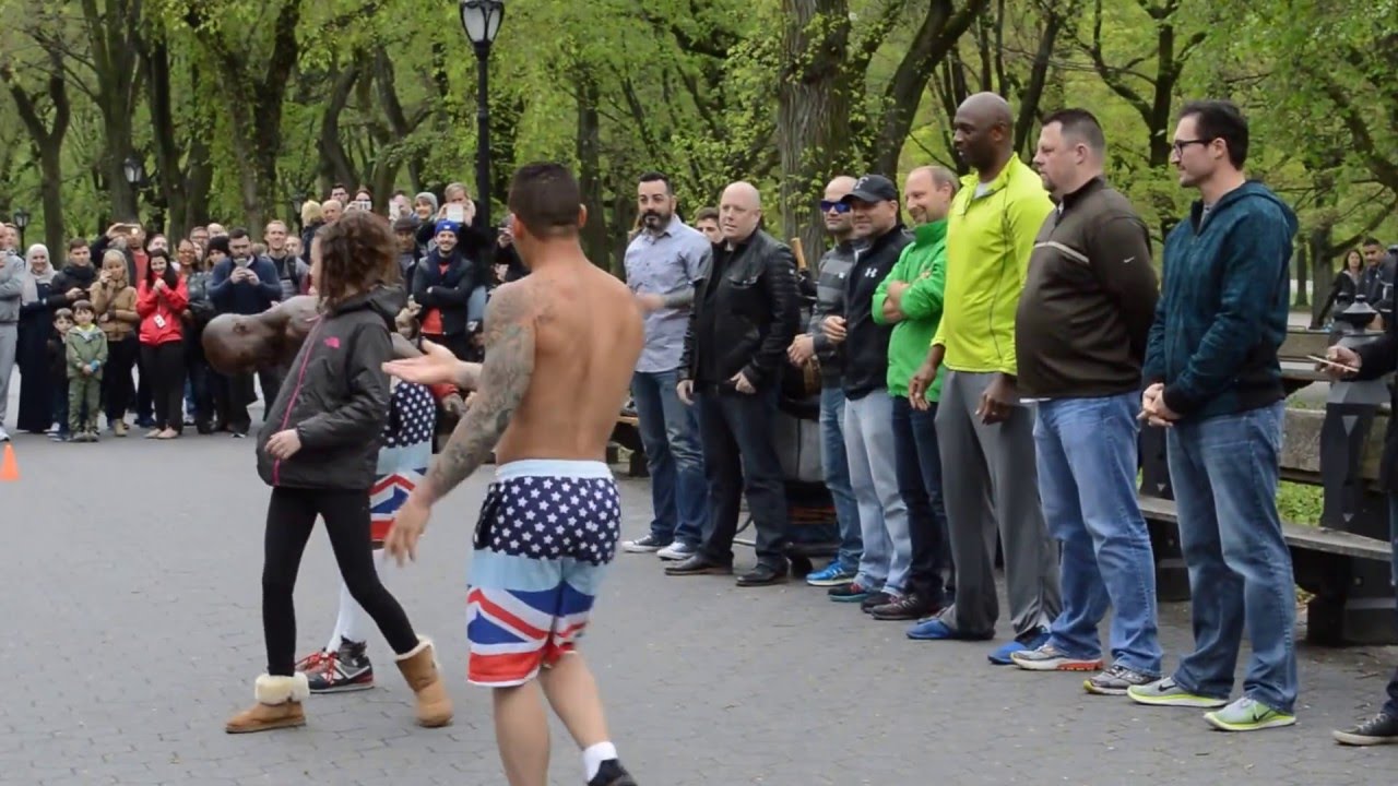 New York - Street Acrobat performance - Central Park - PART 1