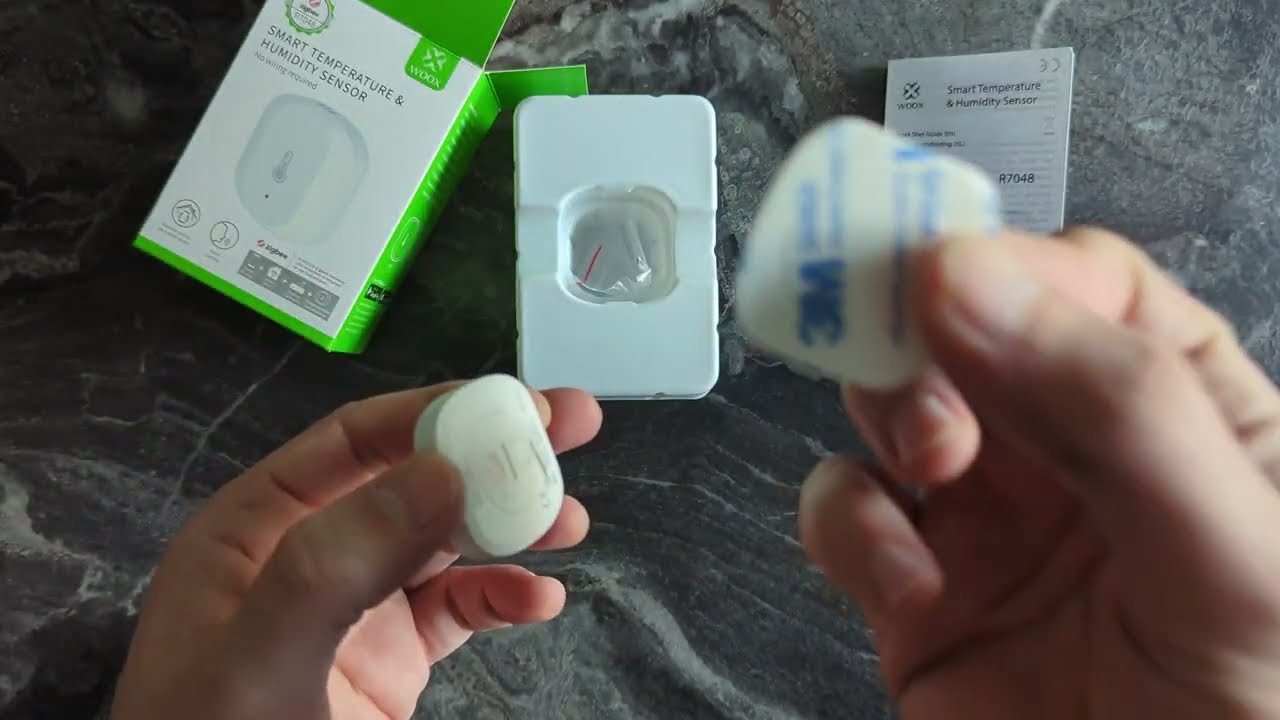WOOX R7048 Smart Humidity & Temperature Sensor