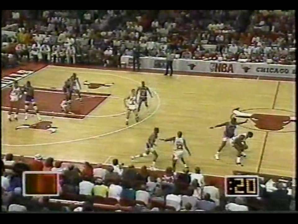MICHAEL JORDAN: 40 pts\15 rebs\9 asts vs New York Knicks (1989 ECSF Game 3)