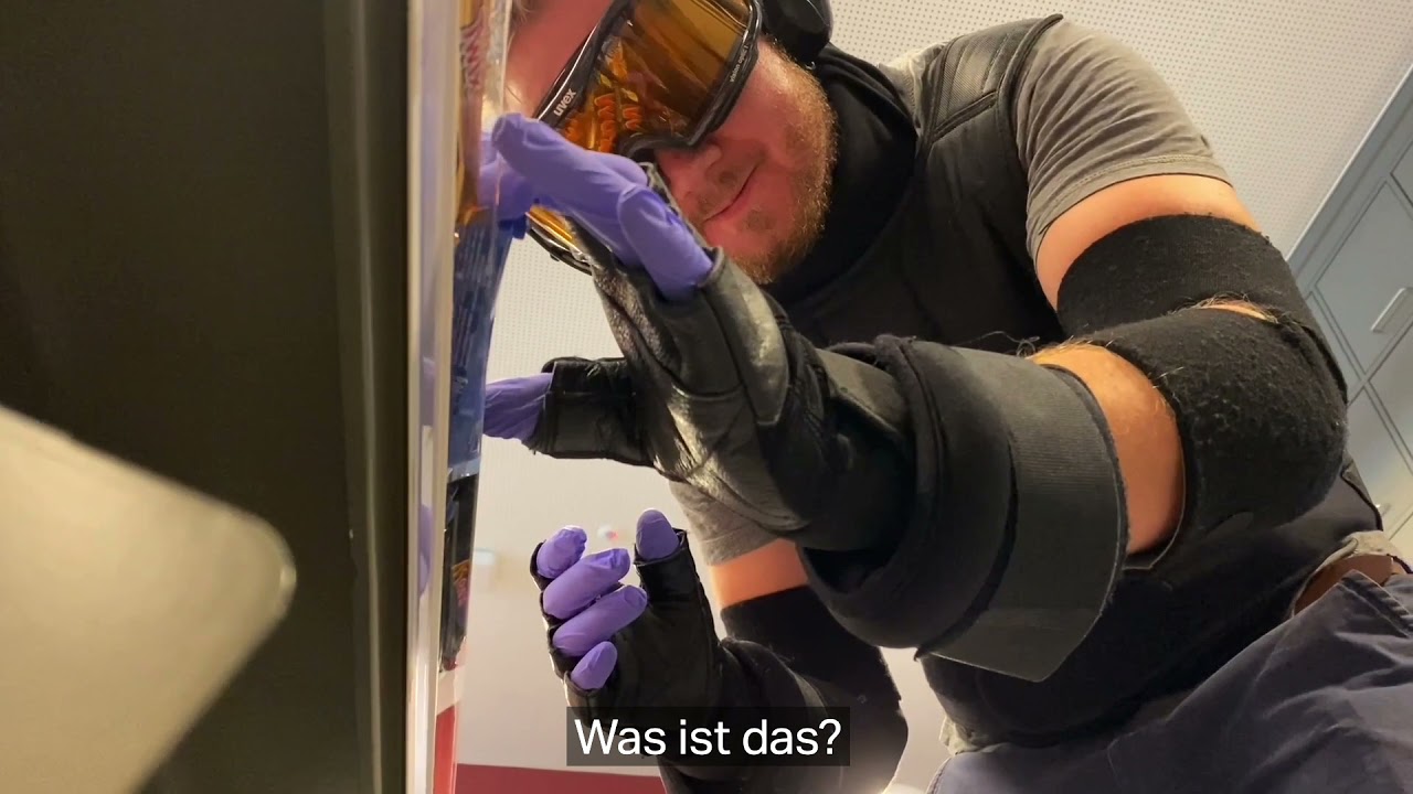 Alterssimulationsanzug GERT: Verständnis fördern - mit Untertitel