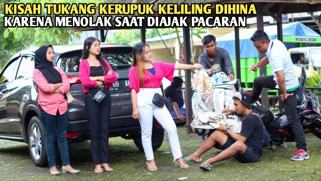 TUKANG KRUPUK KELILING DIHINA & DIPERMALUKAN KARENA MENOLAK SAAT DI AJAK PACARAN OLEH CEWEK CANTIK !