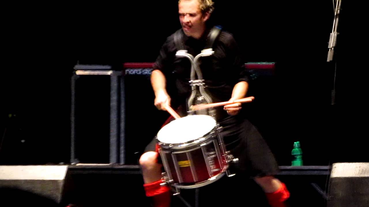 RED HOT CHILLI PIPERS - STEVEN GRAHAM DRUMMER BATTLE -  IRISH FEST MILWAUKEE AUG 20 2011.MOV