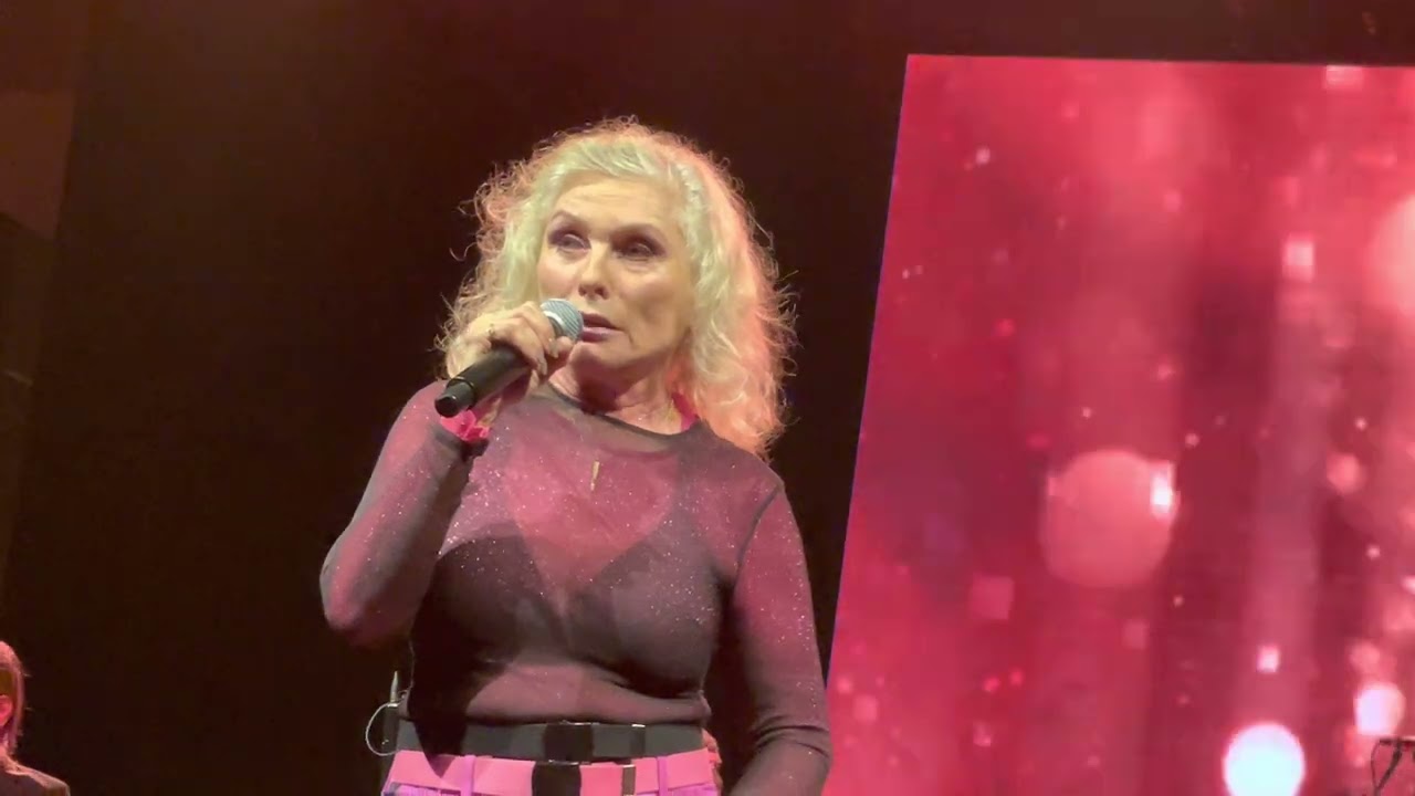 Blondie - Dreaming - Live @ The Paramount Huntington LI on 08/31/2022.