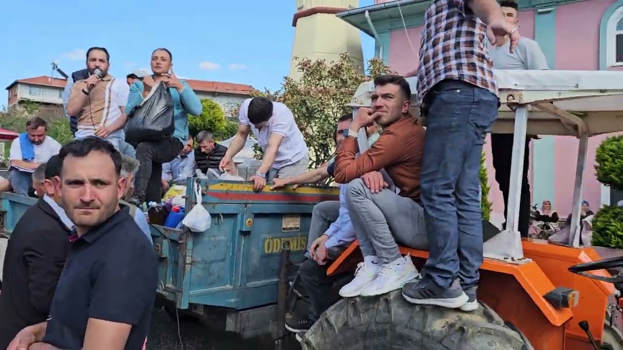 DEMİRCİ'nin ULACIK KÖYÜNDE HAYR YEMEĞİ SONRASI YAPILAN İHALEDEN GÖRÜNTÜLER 2025