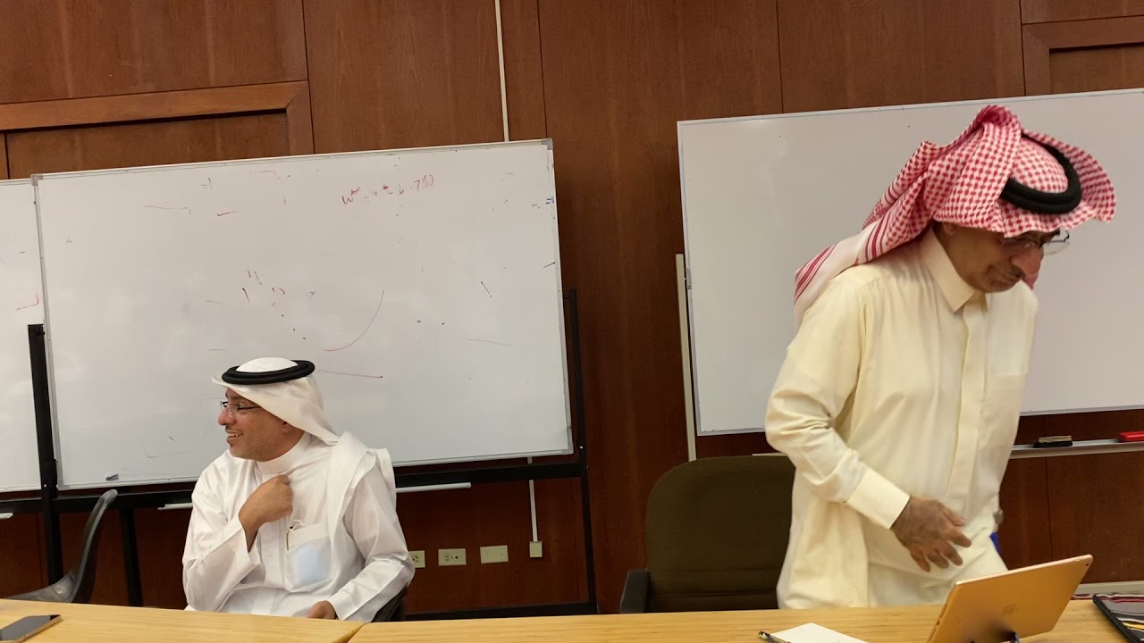 مع د سامرالحماد والاستاذ عبدالله الكبريش متحدث لطلبه الماجستير لماده السلوك الاداري بجامعه الملك فهد