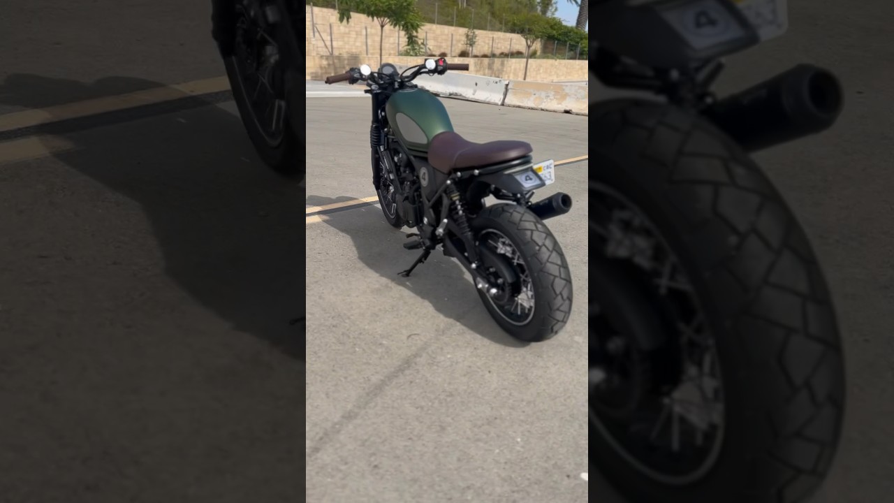 Trying to get that silky smooth video of the Honda SCL500 scrambler on my Onewheel Pint 🤣