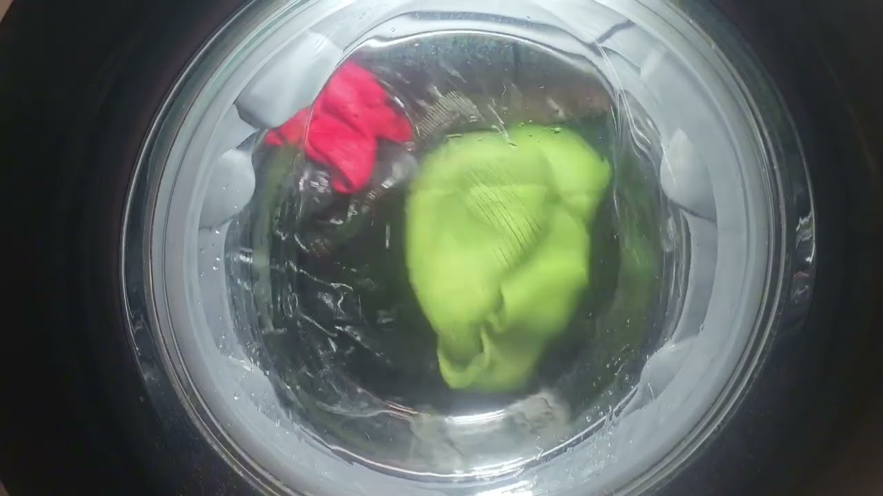 Provo il Deo due professionale per colorati  con un carico di capi scuri 