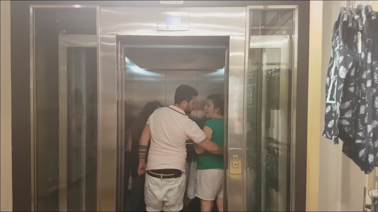 BUSTED: Busy 2007 thyssenkrupp Latitude MRL Traction Elevator@Zara, Via Toledo 213, Naples, Italy