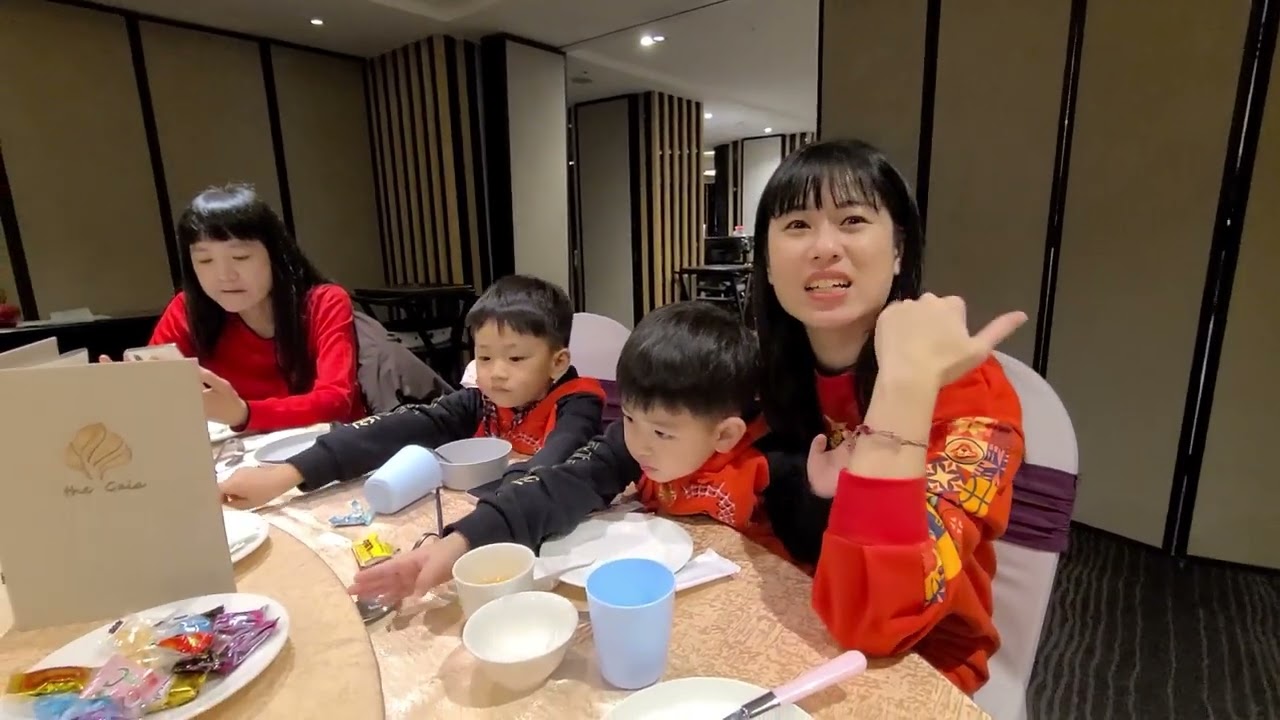 四年沒在外面吃除夕團圓飯了，今天吃大地酒店