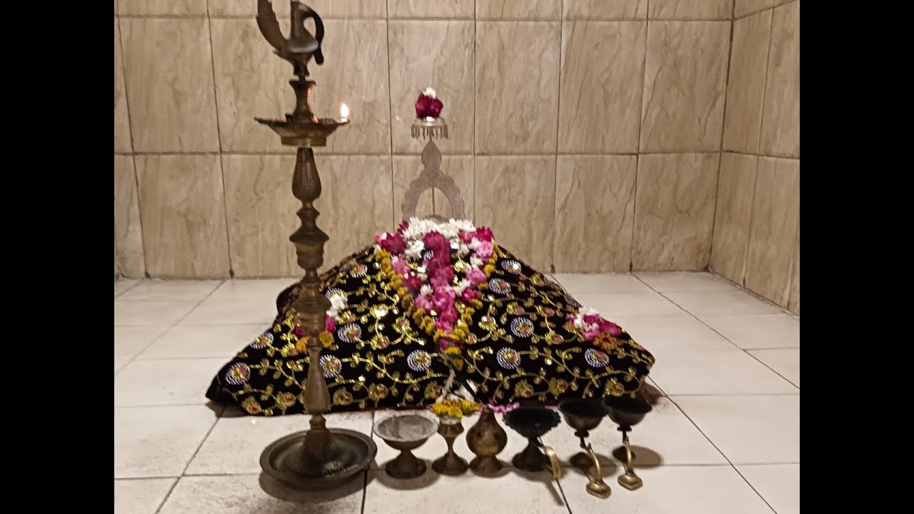 Ovi 3 krushna mahatraj dhani avadut . . . gayak ; devanand maharaj